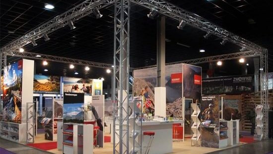 Structure pour stand professionnel avant ouverture au public